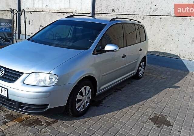 Серый Фольксваген Туран, объемом двигателя 1.6 л и пробегом 260 тыс. км за 5500 $, фото 7 на Automoto.ua