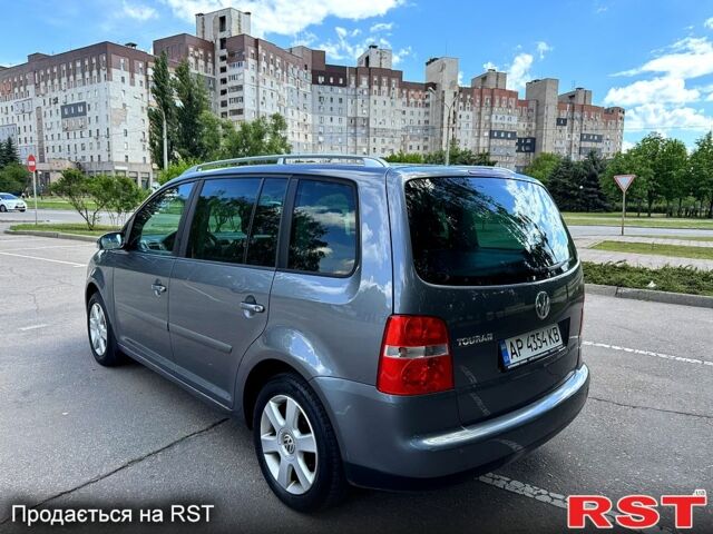 Сірий Фольксваген Туран, об'ємом двигуна 1.6 л та пробігом 239 тис. км за 5400 $, фото 2 на Automoto.ua