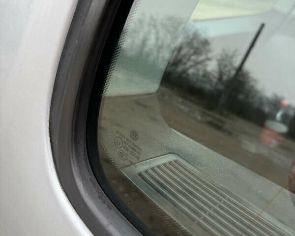 Серый Фольксваген Туран, объемом двигателя 1.6 л и пробегом 213 тыс. км за 6900 $, фото 12 на Automoto.ua