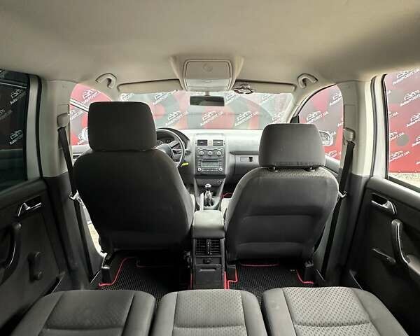 Серый Фольксваген Туран, объемом двигателя 1.6 л и пробегом 338 тыс. км за 5500 $, фото 11 на Automoto.ua