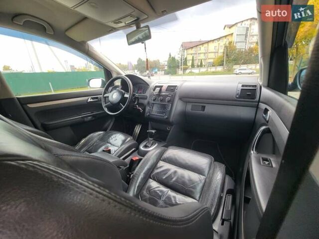 Серый Фольксваген Туран, объемом двигателя 2 л и пробегом 330 тыс. км за 5300 $, фото 20 на Automoto.ua