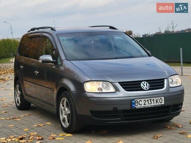 Серый Фольксваген Туран, объемом двигателя 2 л и пробегом 330 тыс. км за 5300 $, фото 2 на Automoto.ua