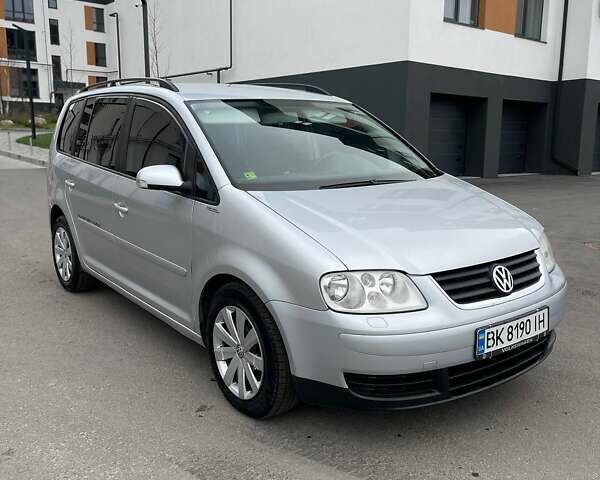 Серый Фольксваген Туран, объемом двигателя 2 л и пробегом 296 тыс. км за 4999 $, фото 4 на Automoto.ua