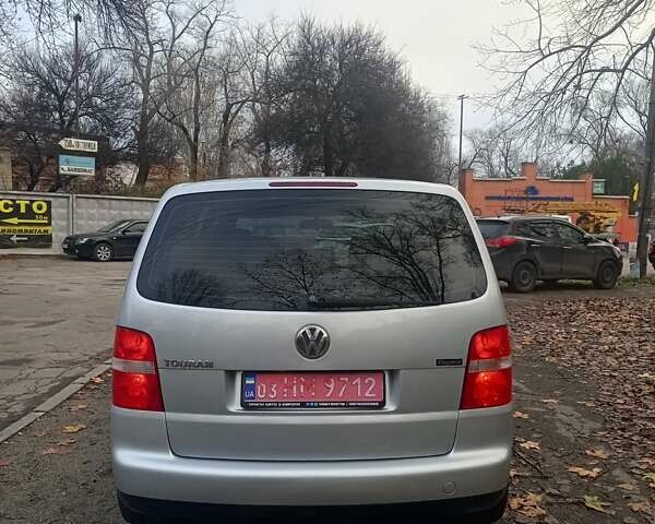 Серый Фольксваген Туран, объемом двигателя 1.6 л и пробегом 230 тыс. км за 5995 $, фото 5 на Automoto.ua