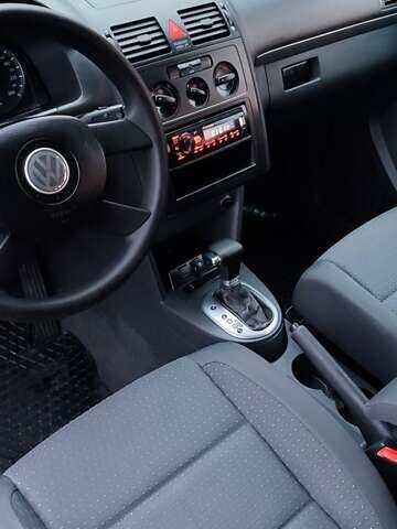 Серый Фольксваген Туран, объемом двигателя 1.9 л и пробегом 254 тыс. км за 5950 $, фото 30 на Automoto.ua