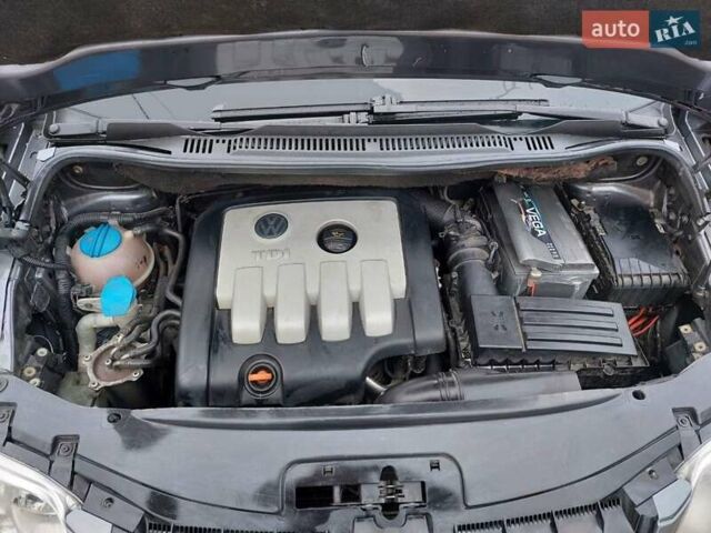 Серый Фольксваген Туран, объемом двигателя 1.97 л и пробегом 320 тыс. км за 6200 $, фото 14 на Automoto.ua