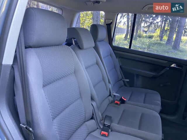 Серый Фольксваген Туран, объемом двигателя 1.6 л и пробегом 184 тыс. км за 5900 $, фото 9 на Automoto.ua