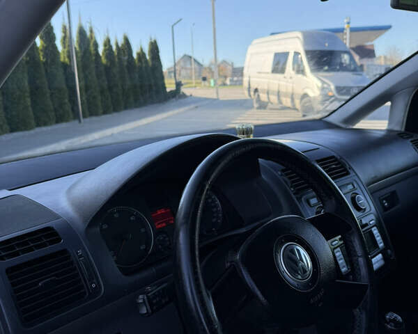 Серый Фольксваген Туран, объемом двигателя 1.97 л и пробегом 290 тыс. км за 5100 $, фото 15 на Automoto.ua