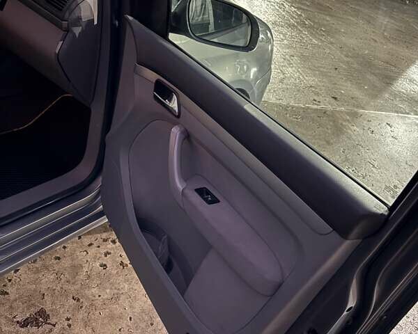 Серый Фольксваген Туран, объемом двигателя 2 л и пробегом 214 тыс. км за 6600 $, фото 36 на Automoto.ua