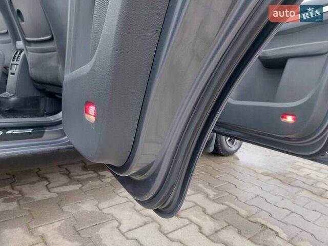 Серый Фольксваген Туран, объемом двигателя 1.97 л и пробегом 320 тыс. км за 6200 $, фото 9 на Automoto.ua