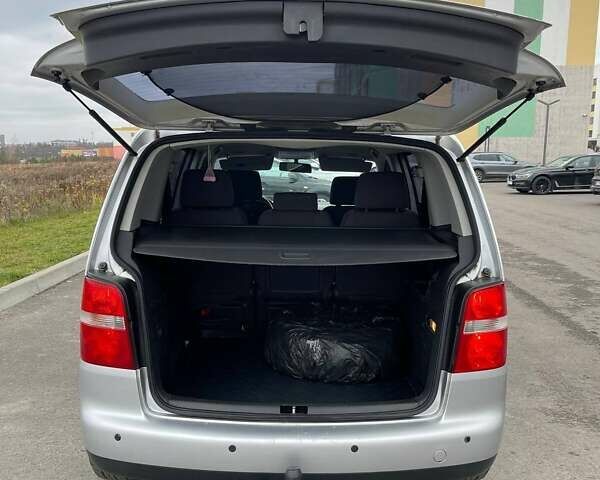 Серый Фольксваген Туран, объемом двигателя 2 л и пробегом 296 тыс. км за 4999 $, фото 17 на Automoto.ua