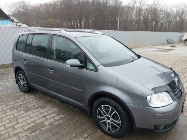 Серый Фольксваген Туран, объемом двигателя 2 л и пробегом 320 тыс. км за 6200 $, фото 4 на Automoto.ua