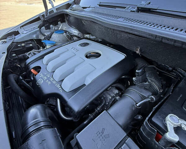 Серый Фольксваген Туран, объемом двигателя 1.97 л и пробегом 290 тыс. км за 5100 $, фото 24 на Automoto.ua