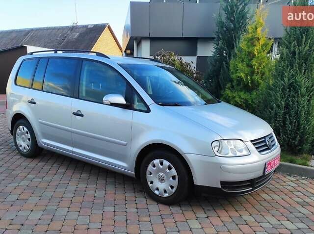 Серый Фольксваген Туран, объемом двигателя 1.6 л и пробегом 220 тыс. км за 5550 $, фото 1 на Automoto.ua