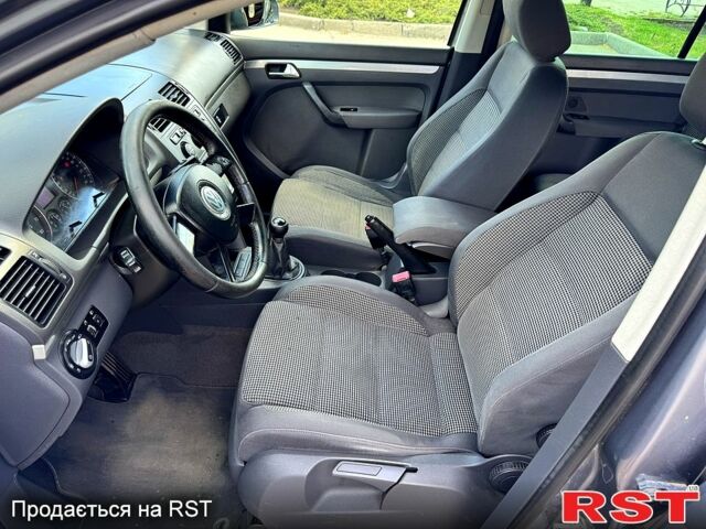 Сірий Фольксваген Туран, об'ємом двигуна 1.6 л та пробігом 239 тис. км за 5400 $, фото 10 на Automoto.ua