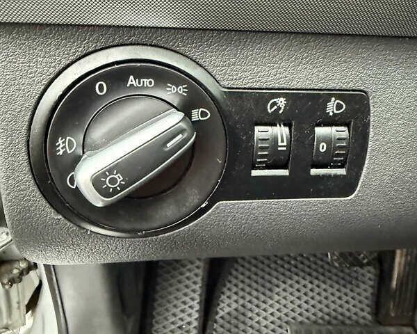 Серый Фольксваген Туран, объемом двигателя 1.6 л и пробегом 192 тыс. км за 5950 $, фото 13 на Automoto.ua