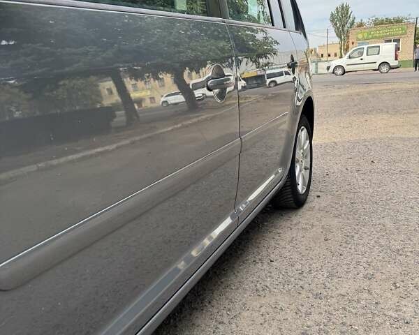 Серый Фольксваген Туран, объемом двигателя 1.6 л и пробегом 181 тыс. км за 5900 $, фото 5 на Automoto.ua