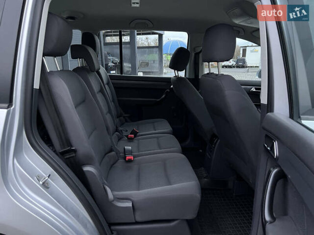 Сірий Фольксваген Туран, об'ємом двигуна 1.6 л та пробігом 307 тис. км за 4900 $, фото 38 на Automoto.ua