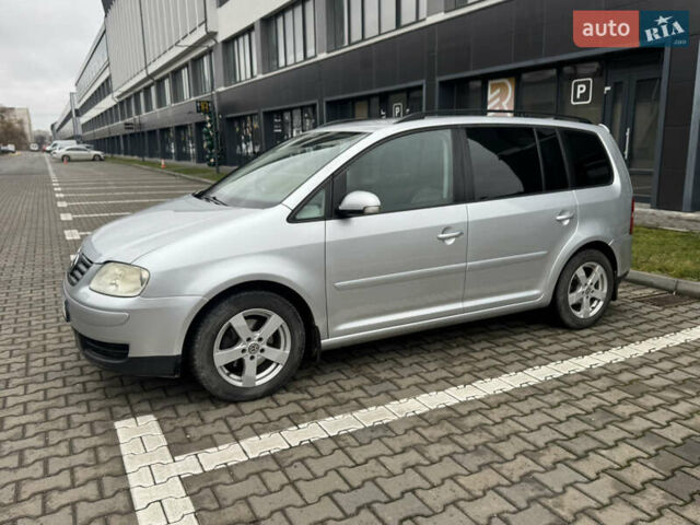 Сірий Фольксваген Туран, об'ємом двигуна 1.6 л та пробігом 262 тис. км за 5500 $, фото 1 на Automoto.ua