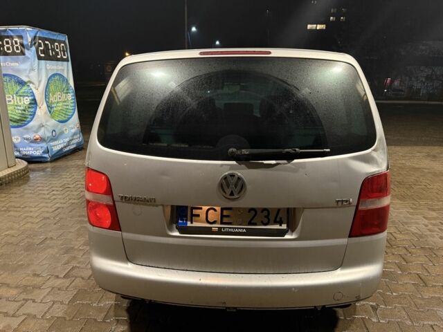 Серый Фольксваген Туран, объемом двигателя 2 л и пробегом 180 тыс. км за 2000 $, фото 4 на Automoto.ua