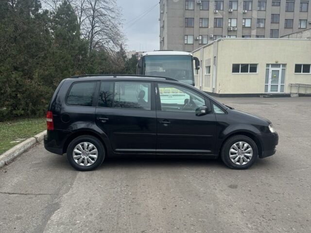 Серый Фольксваген Туран, объемом двигателя 2 л и пробегом 250 тыс. км за 3550 $, фото 4 на Automoto.ua