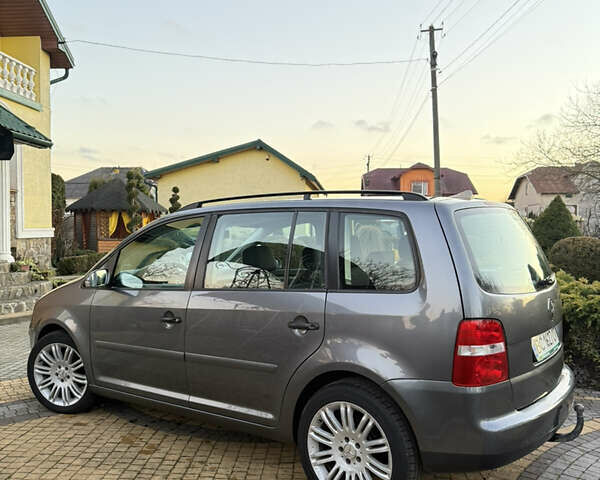 Серый Фольксваген Туран, объемом двигателя 1.9 л и пробегом 380 тыс. км за 4950 $, фото 5 на Automoto.ua