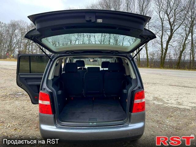 Серый Фольксваген Туран, объемом двигателя 1.6 л и пробегом 241 тыс. км за 4999 $, фото 7 на Automoto.ua