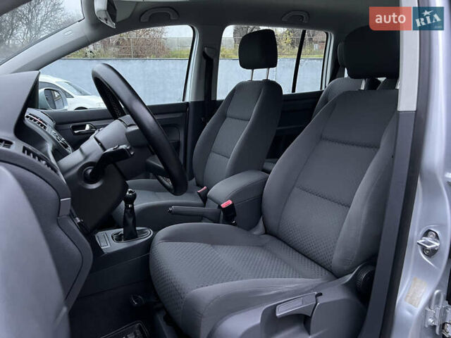 Сірий Фольксваген Туран, об'ємом двигуна 1.6 л та пробігом 307 тис. км за 4900 $, фото 21 на Automoto.ua