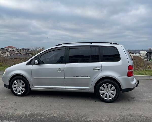 Серый Фольксваген Туран, объемом двигателя 2 л и пробегом 296 тыс. км за 4999 $, фото 18 на Automoto.ua