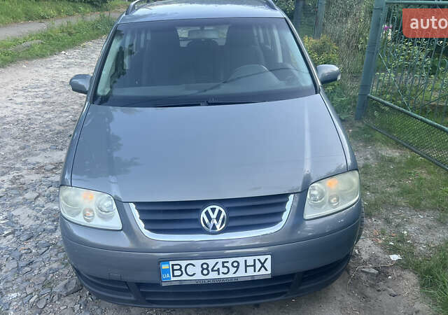 Серый Фольксваген Туран, объемом двигателя 1.9 л и пробегом 295 тыс. км за 5700 $, фото 1 на Automoto.ua