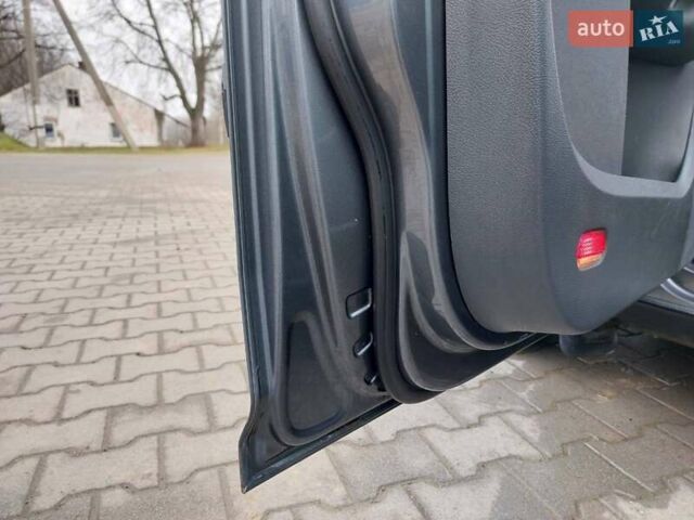 Серый Фольксваген Туран, объемом двигателя 1.97 л и пробегом 320 тыс. км за 6200 $, фото 23 на Automoto.ua