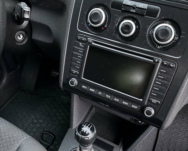 Сірий Фольксваген Туран, об'ємом двигуна 1.9 л та пробігом 391 тис. км за 4700 $, фото 24 на Automoto.ua