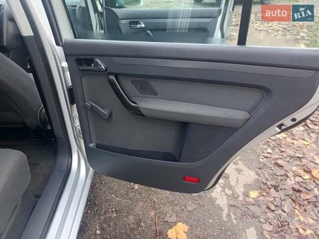 Серый Фольксваген Туран, объемом двигателя 1.6 л и пробегом 230 тыс. км за 5995 $, фото 14 на Automoto.ua