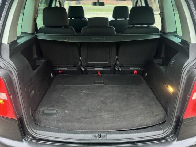 Серый Фольксваген Туран, объемом двигателя 2 л и пробегом 250 тыс. км за 3550 $, фото 21 на Automoto.ua