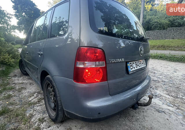 Серый Фольксваген Туран, объемом двигателя 1.9 л и пробегом 295 тыс. км за 5700 $, фото 9 на Automoto.ua