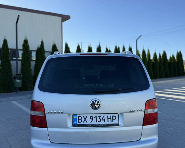 Серый Фольксваген Туран, объемом двигателя 1.97 л и пробегом 290 тыс. км за 5100 $, фото 6 на Automoto.ua