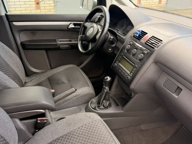 Серый Фольксваген Туран, объемом двигателя 1.6 л и пробегом 261 тыс. км за 5000 $, фото 8 на Automoto.ua