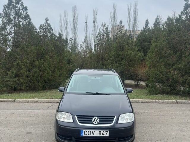 Серый Фольксваген Туран, объемом двигателя 2 л и пробегом 250 тыс. км за 3550 $, фото 2 на Automoto.ua