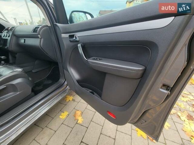 Серый Фольксваген Туран, объемом двигателя 2 л и пробегом 330 тыс. км за 5300 $, фото 28 на Automoto.ua