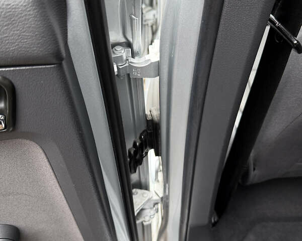 Серый Фольксваген Туран, объемом двигателя 1.6 л и пробегом 213 тыс. км за 6900 $, фото 37 на Automoto.ua