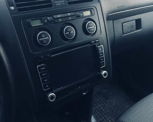 Серый Фольксваген Туран, объемом двигателя 2 л и пробегом 130 тыс. км за 6100 $, фото 6 на Automoto.ua