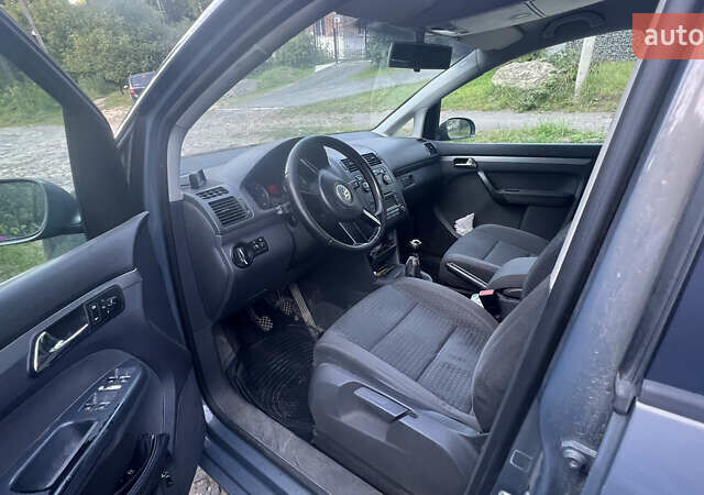 Серый Фольксваген Туран, объемом двигателя 1.9 л и пробегом 295 тыс. км за 5700 $, фото 23 на Automoto.ua