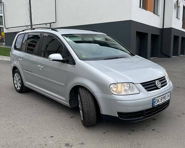 Серый Фольксваген Туран, объемом двигателя 2 л и пробегом 296 тыс. км за 4999 $, фото 6 на Automoto.ua