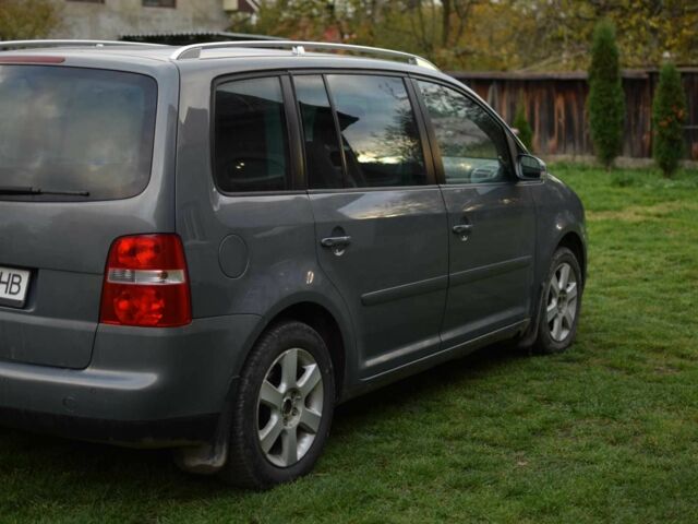 Серый Фольксваген Туран, объемом двигателя 2 л и пробегом 370 тыс. км за 4950 $, фото 3 на Automoto.ua