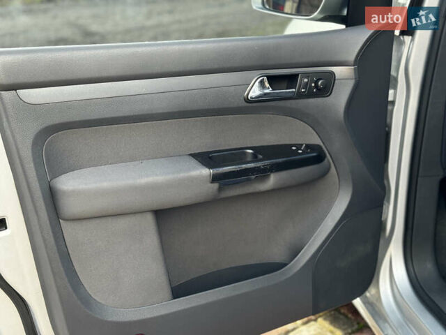 Серый Фольксваген Туран, объемом двигателя 1.9 л и пробегом 205 тыс. км за 5600 $, фото 18 на Automoto.ua