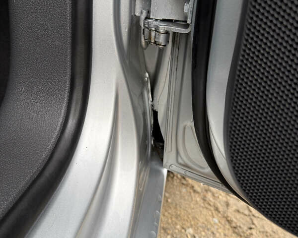 Серый Фольксваген Туран, объемом двигателя 1.6 л и пробегом 213 тыс. км за 6900 $, фото 5 на Automoto.ua