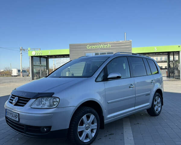 Серый Фольксваген Туран, объемом двигателя 1.97 л и пробегом 290 тыс. км за 5100 $, фото 1 на Automoto.ua