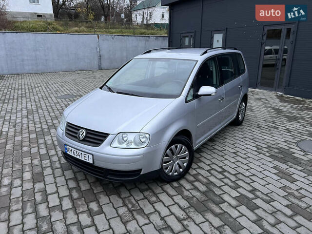 Сірий Фольксваген Туран, об'ємом двигуна 1.6 л та пробігом 307 тис. км за 4900 $, фото 2 на Automoto.ua