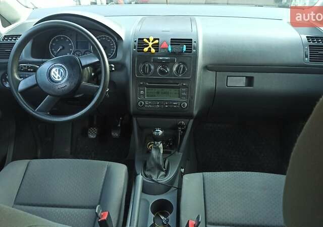 Серый Фольксваген Туран, объемом двигателя 1.6 л и пробегом 260 тыс. км за 5500 $, фото 11 на Automoto.ua