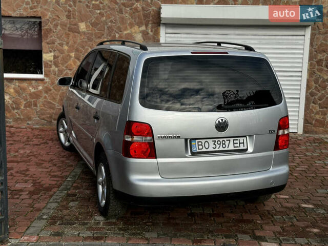 Серый Фольксваген Туран, объемом двигателя 1.9 л и пробегом 205 тыс. км за 5600 $, фото 9 на Automoto.ua